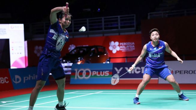 Pasangan ganda putri Indonesia, Greysia Polii/Apriyani Rahayu, melaju ke babak kedua Malaysia Masters 2020 usai memenangkan pertarungan sengit melawan Baek Ha Na/Jung Kyung Eun (Korsel), Selasa (7/1). [Humas PBSI]