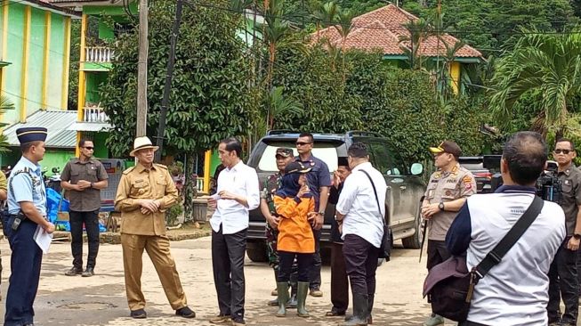 Jokowi Minta Penambangan Emas yang Picu Banjir Bandang di Lebak Dihentikan