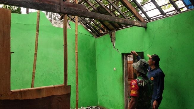 Terdampak Tanah Bergerak, Sebagian Rumah Warga Wukirharjo Sleman Dibongkar