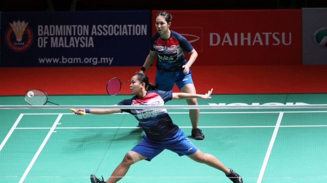 Pasangan ganda putri Indonesia, Siti Fadia Silva Ramadhanti/Ribka Sugiarto, tersingkir dari ajang Malaysia Masters 2020 setelah kalah di babak pertama dari wakil China, Li Wenmei/Zheng Yu, Rabu (8/1/2020). [Humas PBSI]