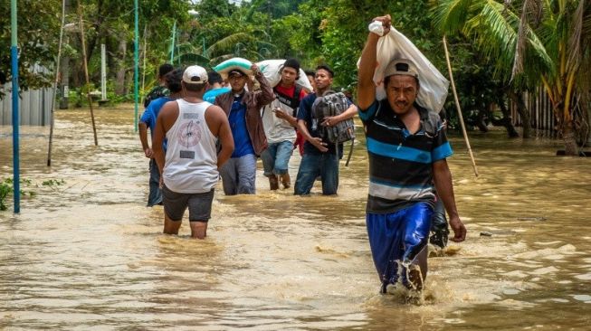 Tanggul Sungai Tuntang Jebol, Ratusan Warga Demak Mengungsi