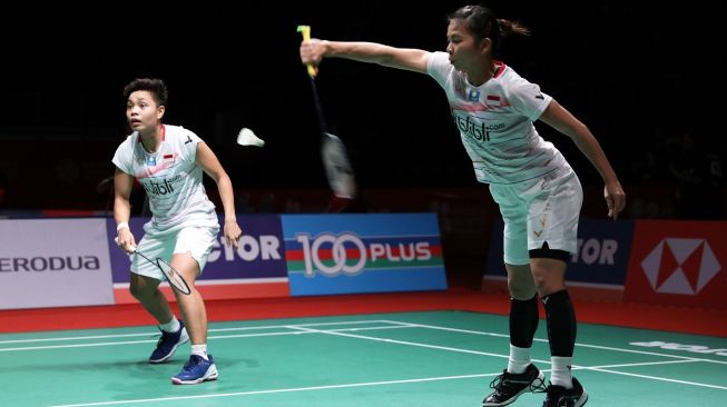 Pasangan ganda putri Indonesia, Greysia Polii/Apriyani Rahayu, menundukkan wakil tuan rumah, Tan Pearly Koong Le/Thinaah Muralitharan, di babak kedua Malaysia Masters 2020, Kamis (9/1). [Humas PBSI]