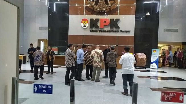 Komisioner KPU Tiba di KPK, Bersiap Saksikan Kepastian Hukum Wahyu Setiawan