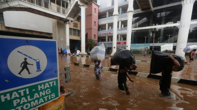 Pasca Banjir, Layanan Air Bersih di Jakarta Terganggu sampai Sabtu