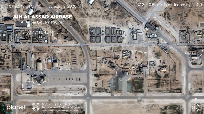 Gambar satelit terlihat kerusakan pangkalan udara AS di Ain al-Asad setelah terkena roket dari Iran di Irak barat, Rabu (8/1). [HO/Planet Labs Inc/AFP]