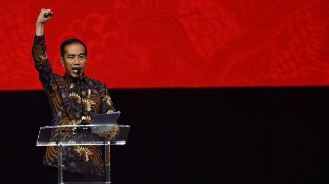 Presiden Joko Widodo menyampaikan sambutan dalam peresmian pembukaan Rapat Kerja Nasional (Rakernas) I PDI Perjuangan di Jakarta, Jumat (10/1). [ANTARA FOTO/Aditya Pradana Putra]
