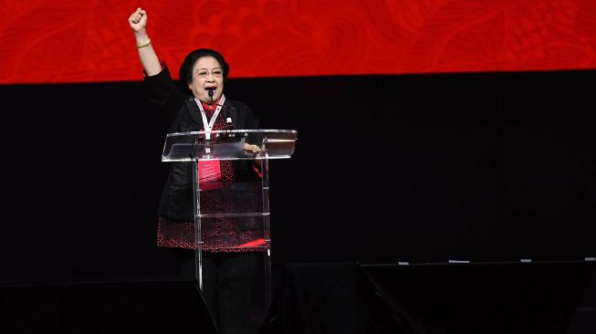 Merokok di Luar saat Rakernas, 26 Kader PDIP Dihukum Megawati