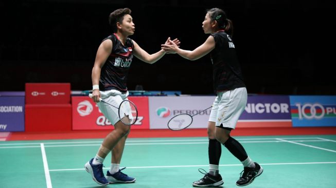 Pasangan ganda putri Indonesia, Greysia Polii/Apriyani Rahayu, dihentikan wakil China, Li Wen Mei/Zheng Yu, di babak semifinal Malaysia Masters 2020, Sabtu (11/1). [Humas PBSI]