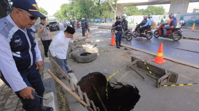 Jalan Daan Mogot Amblas, Walkot Tangerang Tunggu Perbaikan Kementerian PUPR