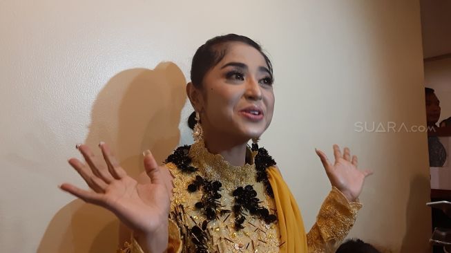 Dewi Perssik Minta Cimoy Montok Hafalkan Alif Ba Ta, Dijanjikan Rp 500 Ribu