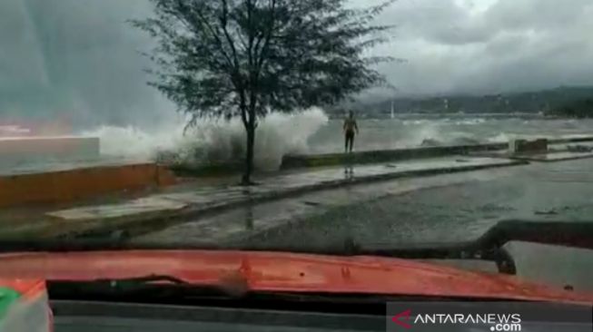 Peringatan Dini BMKG: Gelombang 2,5 Meter di Laut Flores Bagian Timur