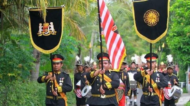 Warga Kabupaten Purworejo, Jawa Tengah, digegerkan oleh kemunculkan orang yang mengaku sebagai pemimpin Kerajaan Agung Sejagat alias KAS. [Facebook]