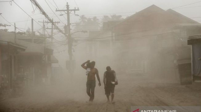 Gunung Taal Erupsi, KBRI Manila Bersiap Evakuasi WNI di Filipina