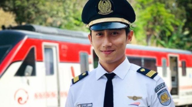 4 Fakta Kondektur Ganteng Billy Hussein, Jebolan UNY Hingga Jago Taekwondo