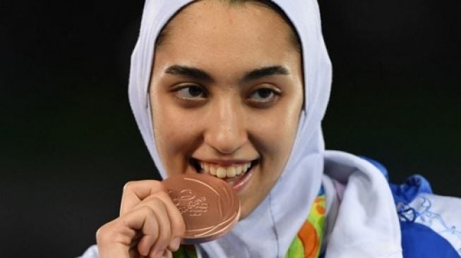 Atlet Putri Iran Peraih Medali Olimpiade Mengaku Membelot