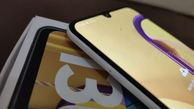 Samsung Galaxy M30. [Suara.com/Tivan Rahmat]