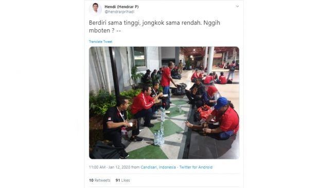 Foto Wali Kota Semarang Makan Ngemper di Lantai Jadi Sorotan (twitter @hendrarprihadi)