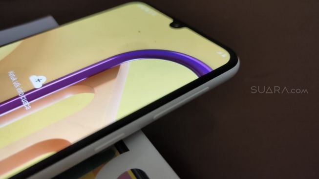 Samsung Galaxy M30. [Suara.com/Tivan Rahmat]