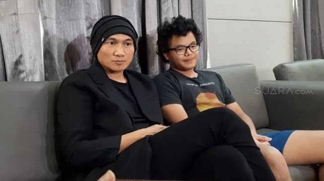 Cerita Anji Kerahkan 5 Orang untuk Pegangi Anaknya untuk Diperban