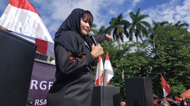 Dewi Tanjung PDIP: Zulkarnaen, Maaher, PA 212, FPI, Hanya Gede Bicara..!