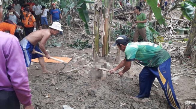 Korban Banjir Bogor yang Hanyut di Sungai, Ditemukan Tewas Terkubur Pasir
