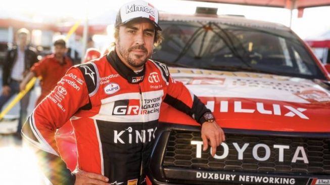 Pereli tim Toyota Gazoo Racing (GR), Fernando Alonso di etape VI Dakar 2020 yang menempuh rute dari Ha'il menuju Riyadh sejauh 830 km dengan Special Stage sepanjang 478 km (10/1/2020) [ANTARA/HO/DPPI Media].