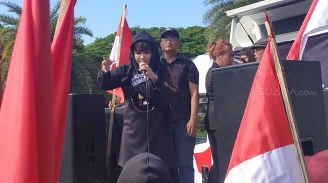 Sebut Teroris dan Bakal Laporkan Doddy Sudrajat ke Polisi, Akun Twitter Dewi Tanjung Ternyata Sempat Hilang