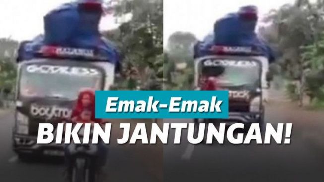 Aksi Emak-Emak Naik Motor Belok Tanpa Sein Ini Bikin Sport Jantung!