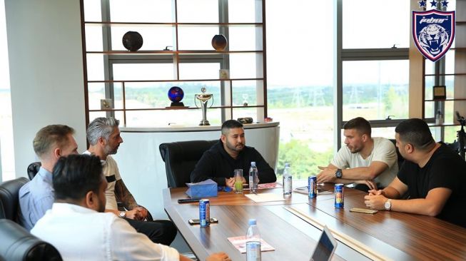 Lukas Podolski tiba di Johor Darul Ta'zim (JDT). (Facebook/JOHOR Southern Tigers).