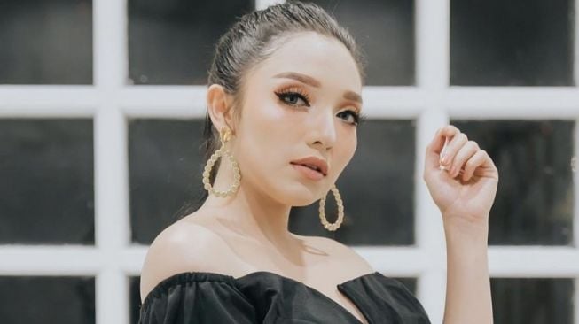 Gara-gara Jatuh Cinta, Manda Cello Comeback ke Dunia Musik