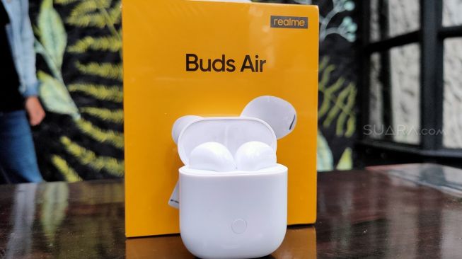 Realme Buds Air. [Suara.com/Tivan Rahmat]