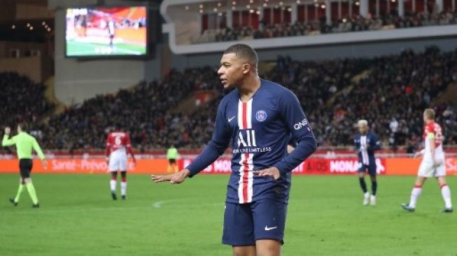 Reaksi pemain Paris Saint-Germain Kylian Mbappe setelah mencetak gol ke gawng AS Monaco di laga tunda Liga Prancis di Louis II Stadium, Monaco. VALERY HACHE / AFP