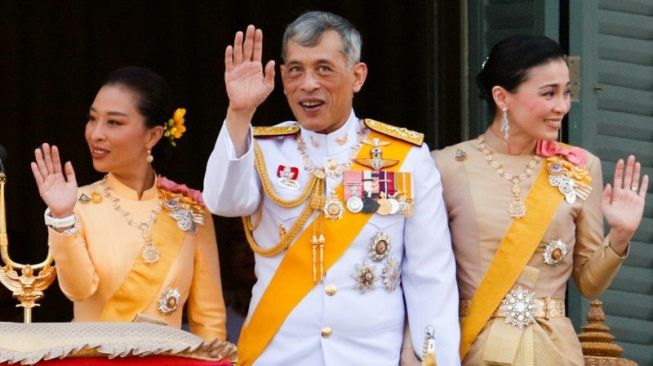 Gaya Otomotif The Royals: Koleksi Satu Warna, Konversi Tenaga Listrik