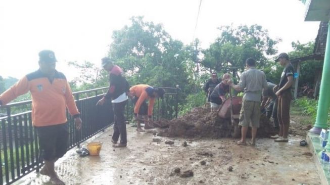 2 Rumah di Kediri Diterjang Longsor, Hujan Sangat Deras Kemarin