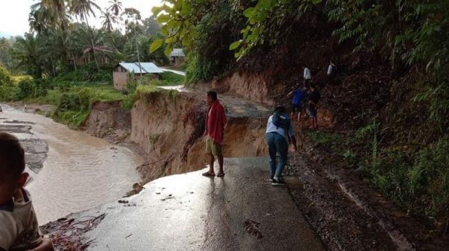 Darurat! Banjir dan Longsor Landa Padang Pariaman, Ribuan Rumah Terendam, Jalan Terputus