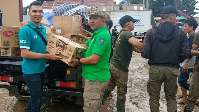 Bantuan Bank BJB kepada korban banjir di sejumlah wilayah Kabupaten Bogor. (Dok : BJB)