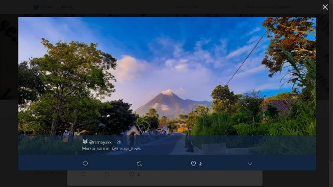 Pemandangan Gunung Merapi saat cuaca cerah di musim hujan, Jumat (17/1/2020) - (Twitter)