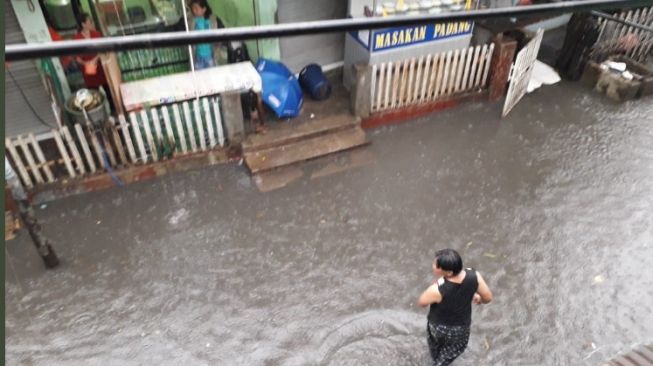 Banjir di Kebon Pala, Jakarta Timur. (@BNPB_Indonesia)