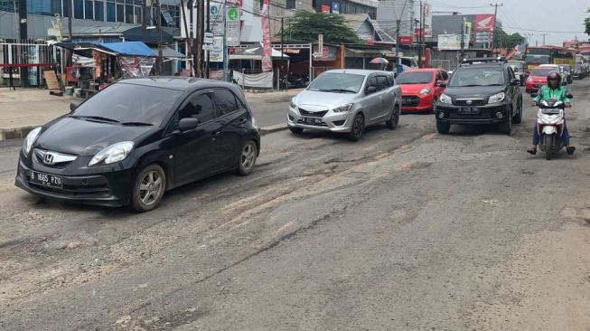 Diterjang Banjir Awal Tahun, Puluhan Ruas Jalan di Kota Bekasi Rusak Berat