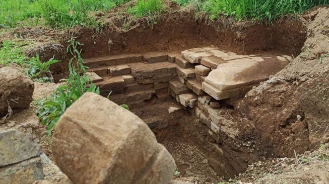 Batuan Diduga Candi Ditemukan Warga Dieng Saat Akan Buat Septic Tank