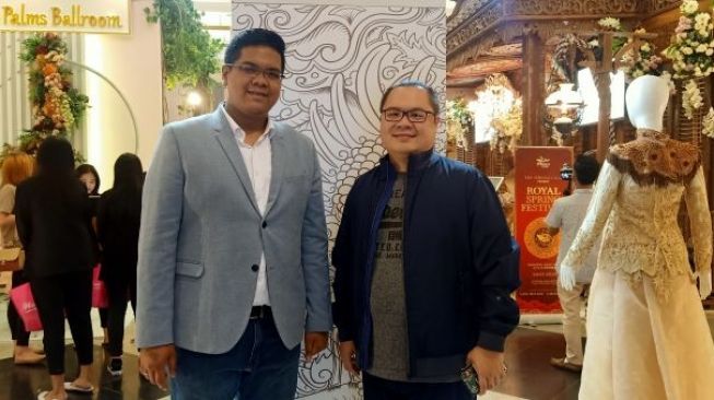 Danny Iskandar selaku Decoration Expert Des Iskandar (kanan)Reza Paramita selaku Chief Operating Officer Weddingku (kiri) saat pameran Indonesia Dream Wedding Festival (IDWF) 2020. (Dok IDWF)