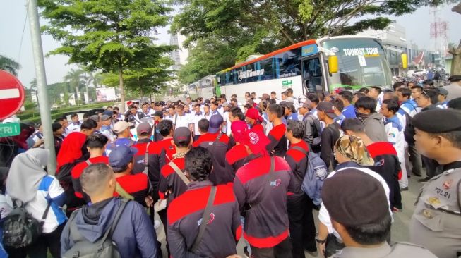 Selain di Jakarta, Ribuan Buruh di Semarang Gelar Aksi Menolak Omnibus Law