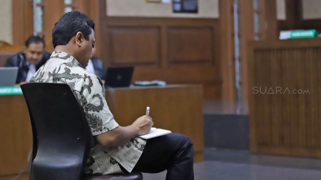 Terdakwa kasus suap jual beli jabatan di lingkungan Kementerian Agama Romahurmuziy menjalani sidang vonis di Pengadilan Tipikor Jakarta Pusat, Jakarta, Senin (20/1). [Suara.com/Alfian Winanto]