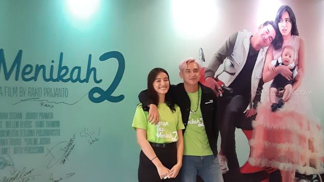 Adipati Dolken dan Mawar de Jongh di film Teman Tapi Menikah 2. [Yuliani/Suara.com]