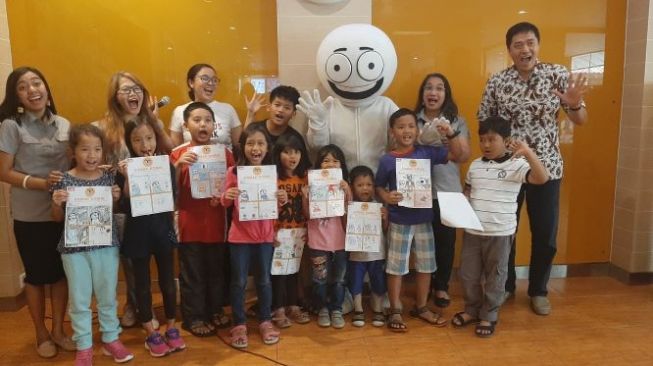  HokBen bekerjasama dengan Gramedia,memberikan buku dan rak 35 titik Taman Baca Masyarakat (TBM). (Dini Afrianti Efendi)