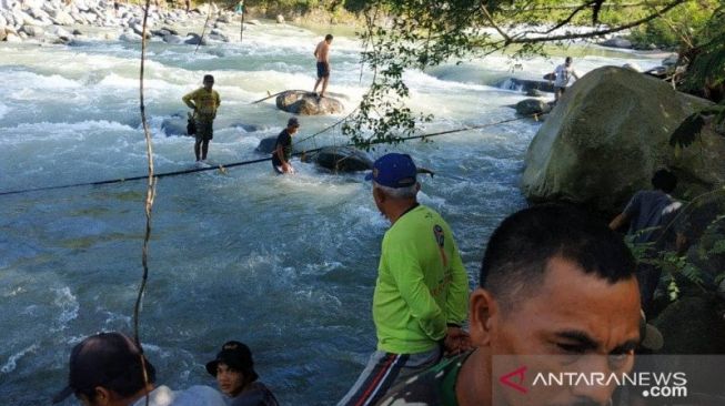 Jembatan Penyeberangan Sungai Bengkulu Putus, 10 Remaja SMP dan SMA Tewas