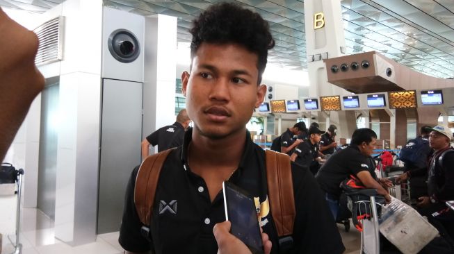 Amiruddin Bagas Kaffa saat ditemui di Bandara Soekarno Hatta, Tangerang, Banteng, jelang keberangkatan mengikuti Pemusatan Latihan (TC) di Thailand, Senin (20/1/2020). (Suara.com /Adie Prasetyo Nugraha).