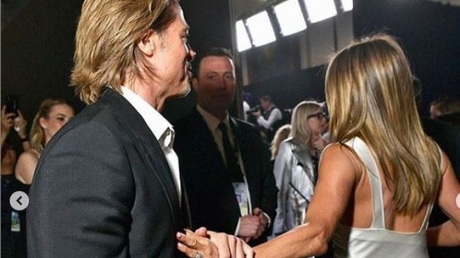 Brad Pitt dan Jennifer Aniston. (Instagram/themovilogue)