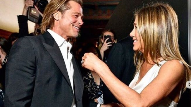 Brad Pitt dan Jennifer Aniston. (Instagram/themovilogue)