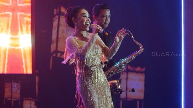 Yuni Shara Nyanyi Cendol Dawet, Pegawai Hotel Ikutan Joget